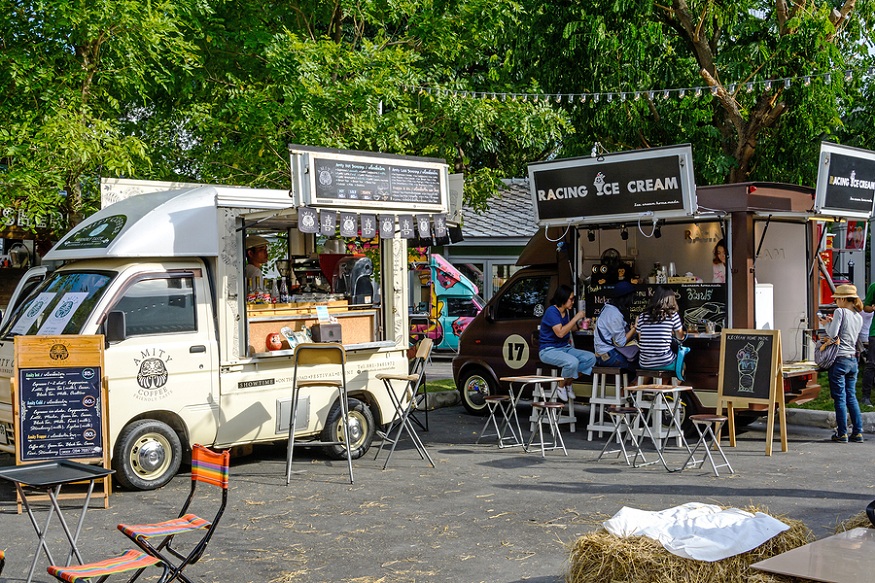 Advantages of a Food Trailer vs. Food Truck