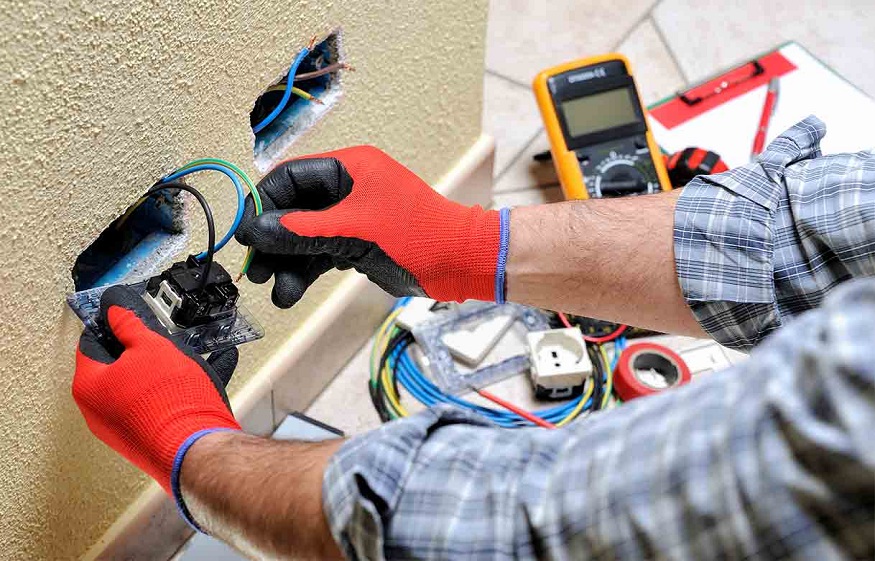 4 That Call For Having a Licensed Electrical Contractor Seattle Inspect the Home