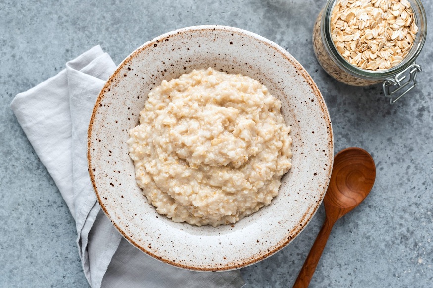 Is Oatmeal Good for Diabetics When Paired with Low-Glycemic Fruits?